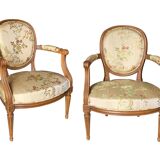 Paire de fauteuils cabriolets Louis XVI en soie