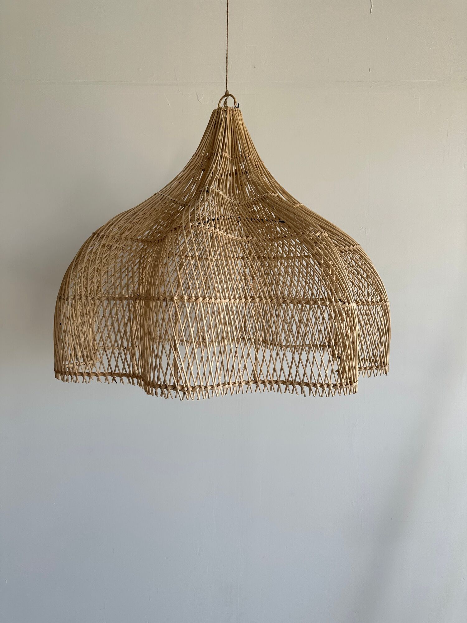 Rattan pendant lamp in the shape of a flower