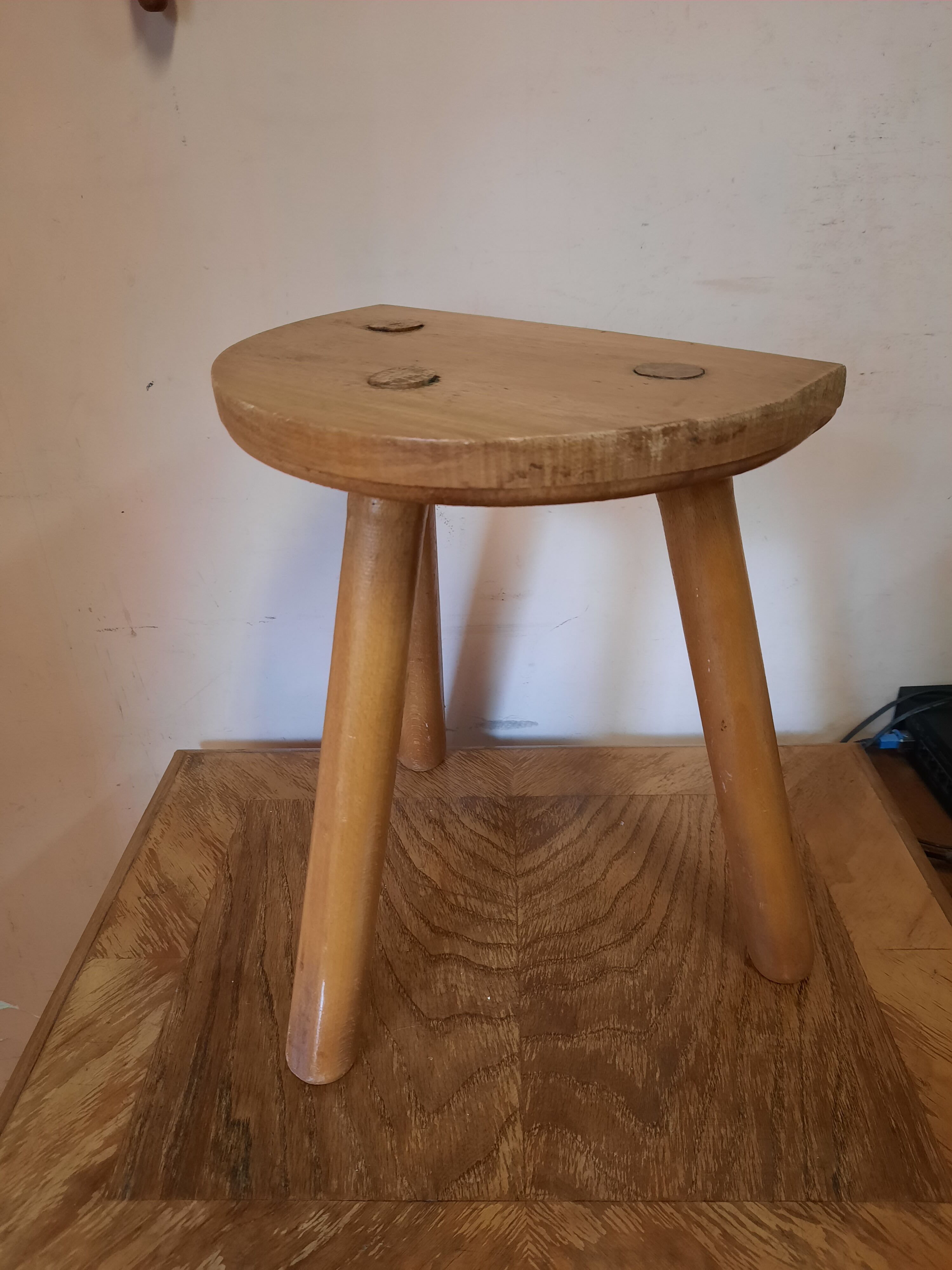 Tabouret tripode