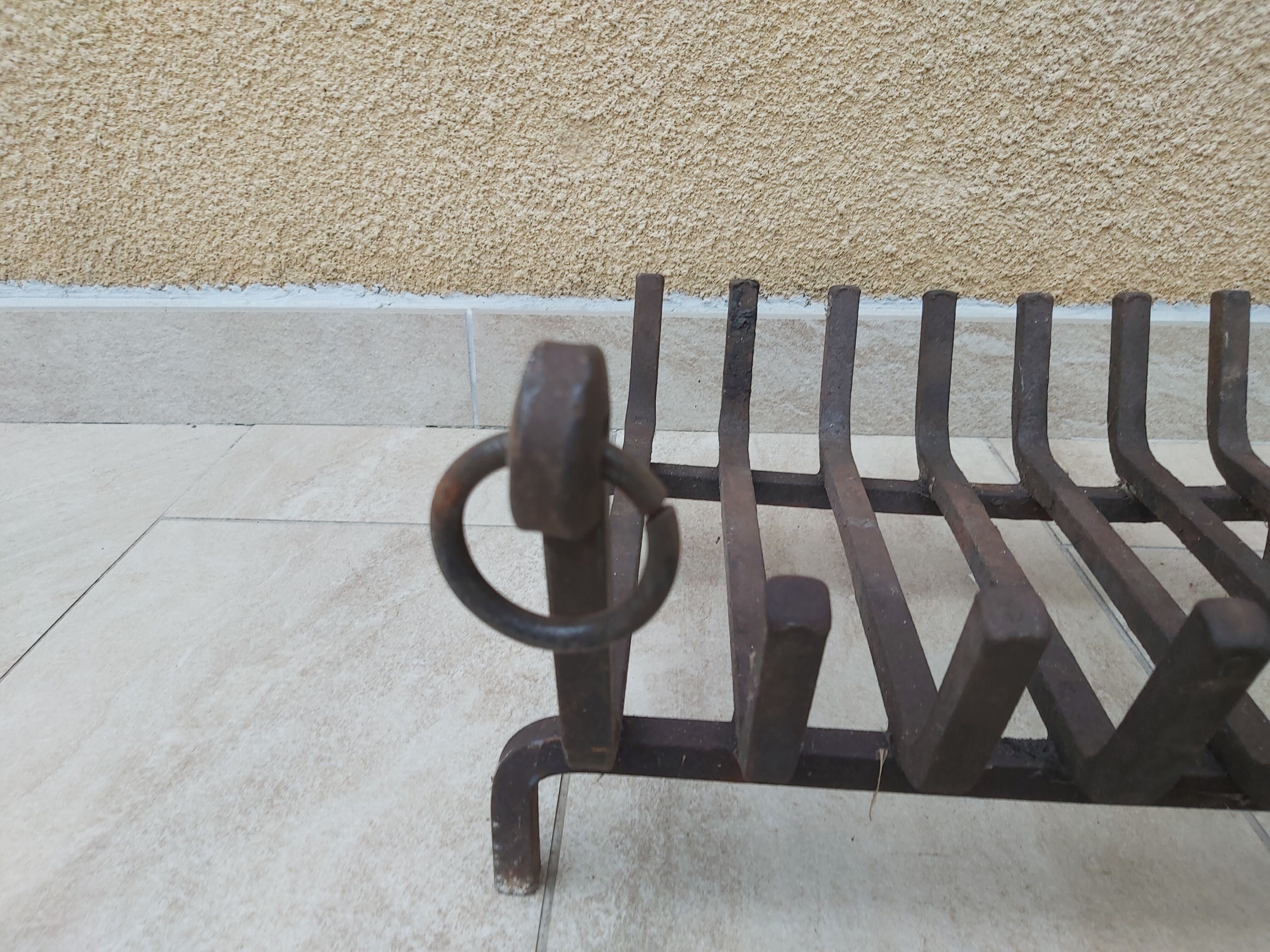 Cast iron log holder