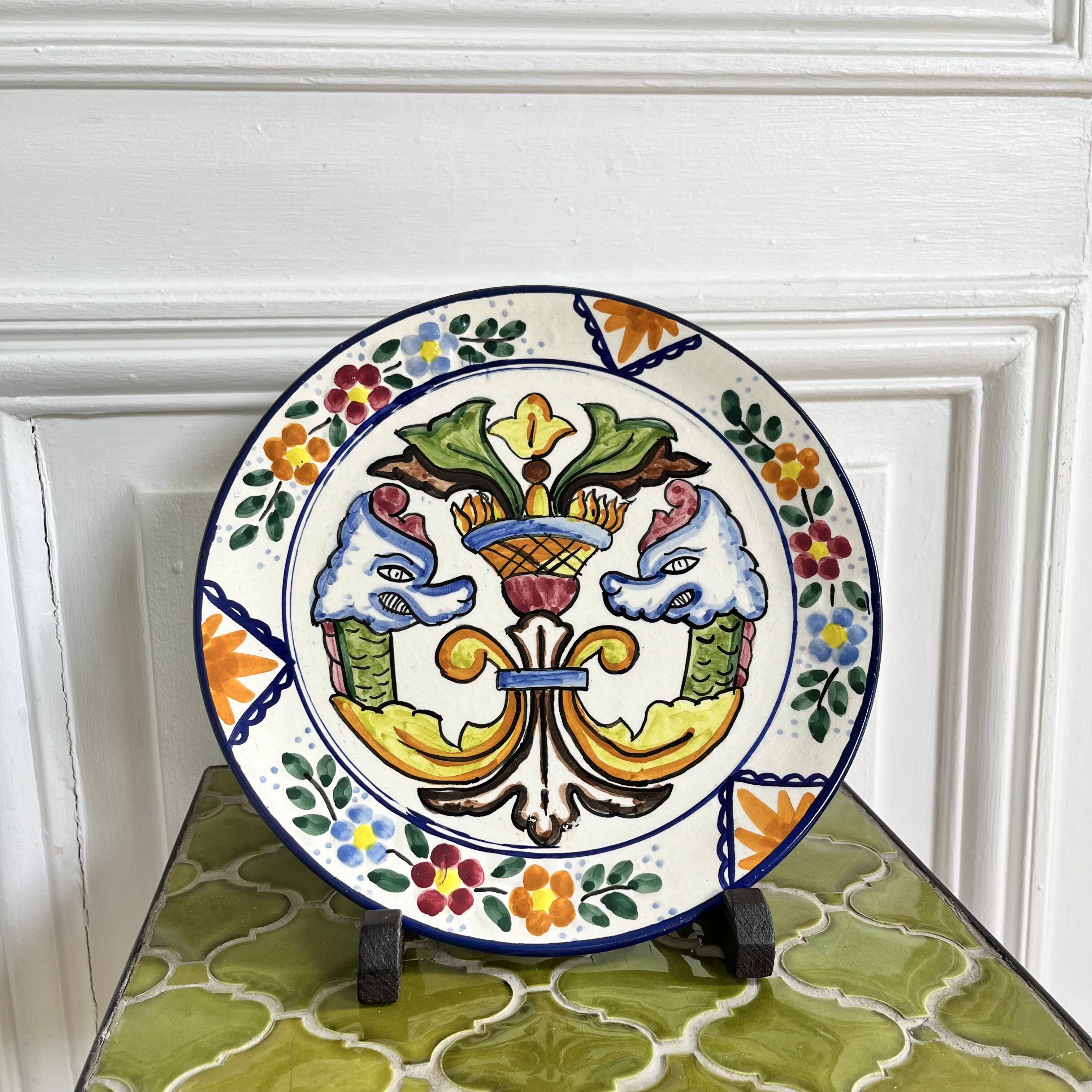 Assiette céramique décorative aux griffons