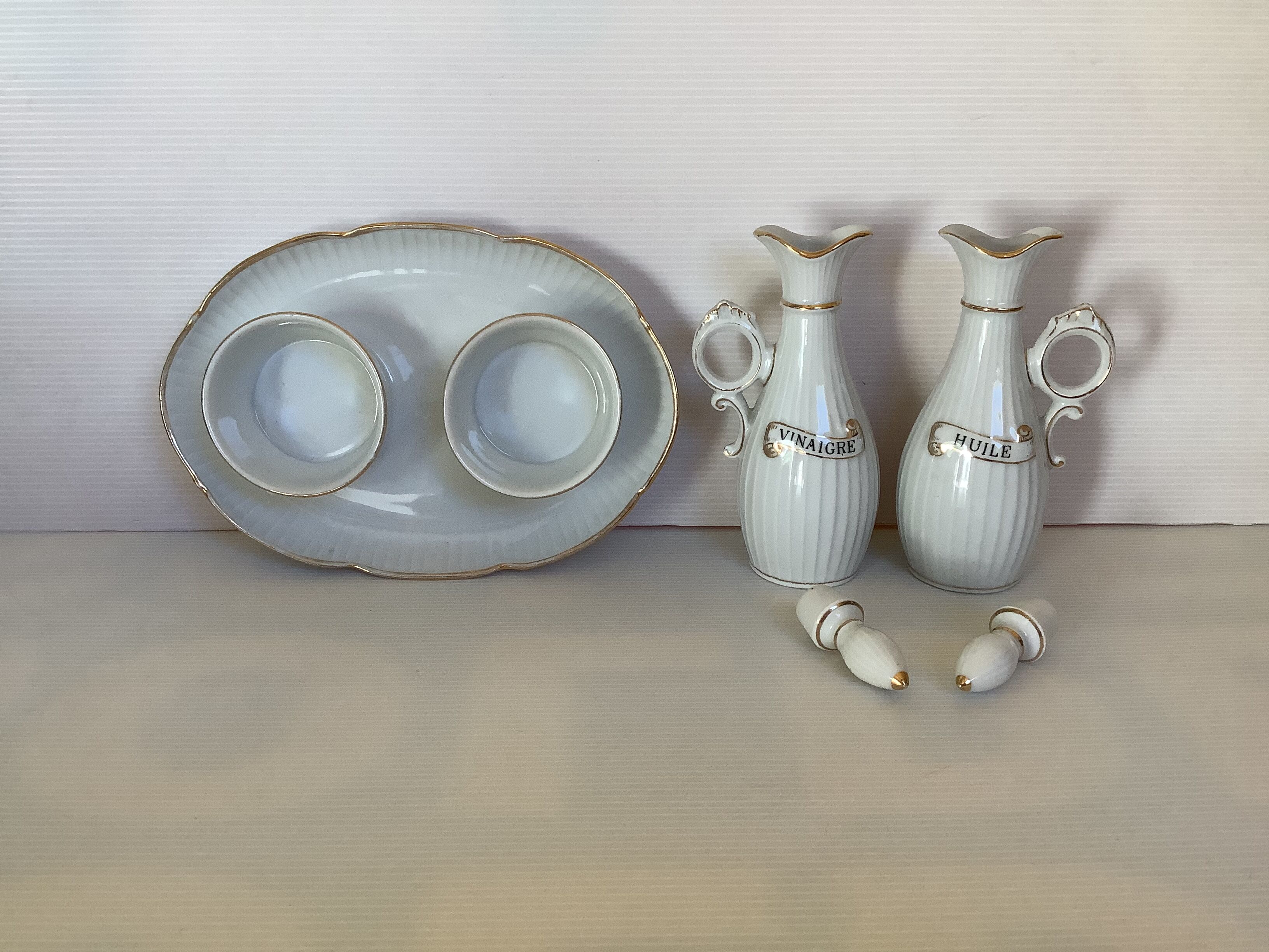 Ancient oil and vinegar service