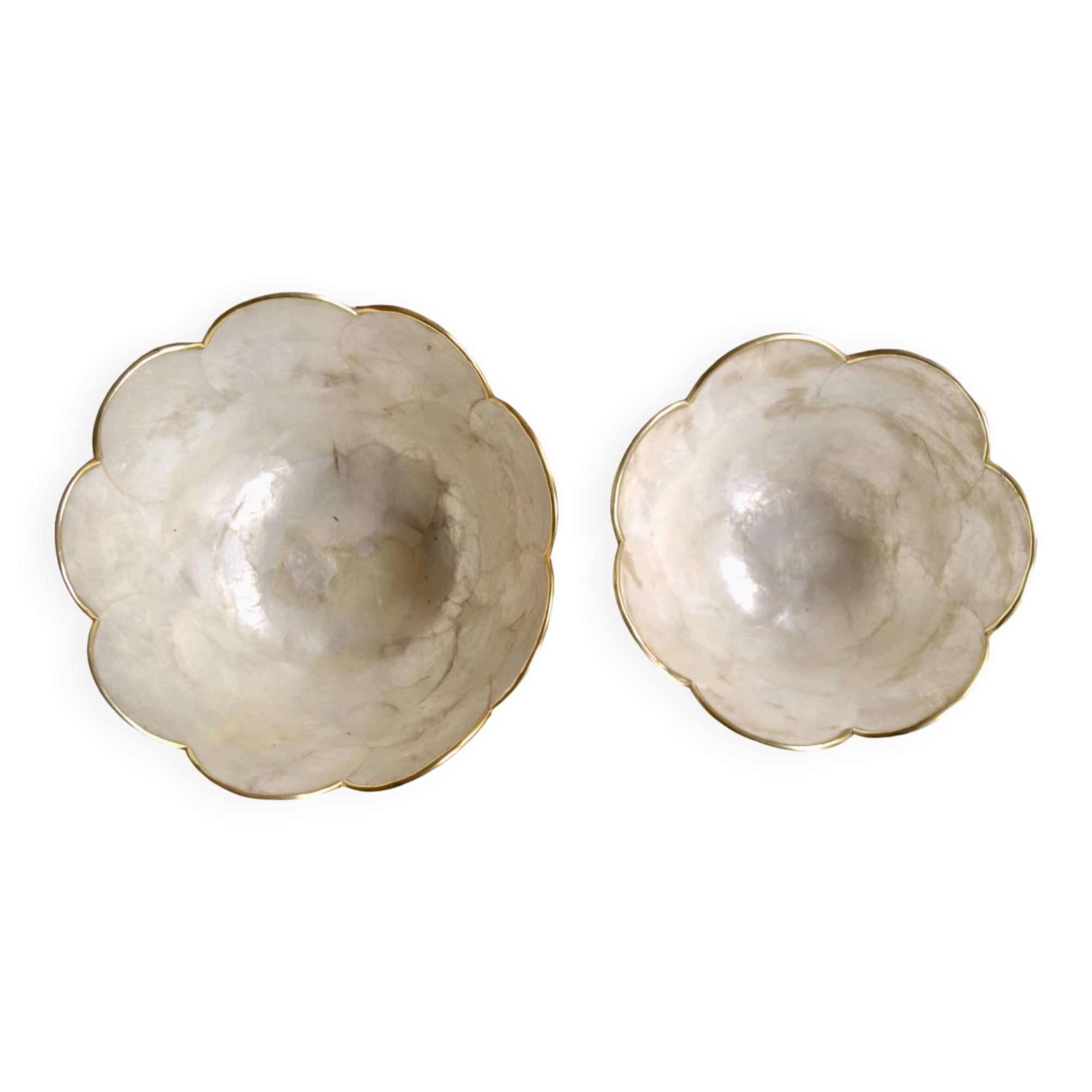 2 flower-shaped cups in mother-of-pearl and brass, 70s-80s