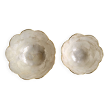 2 coupelles forme fleur en nacre et laiton, années 70-80