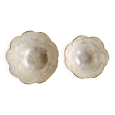 2 coupelles forme fleur en nacre et laiton, années 70-80