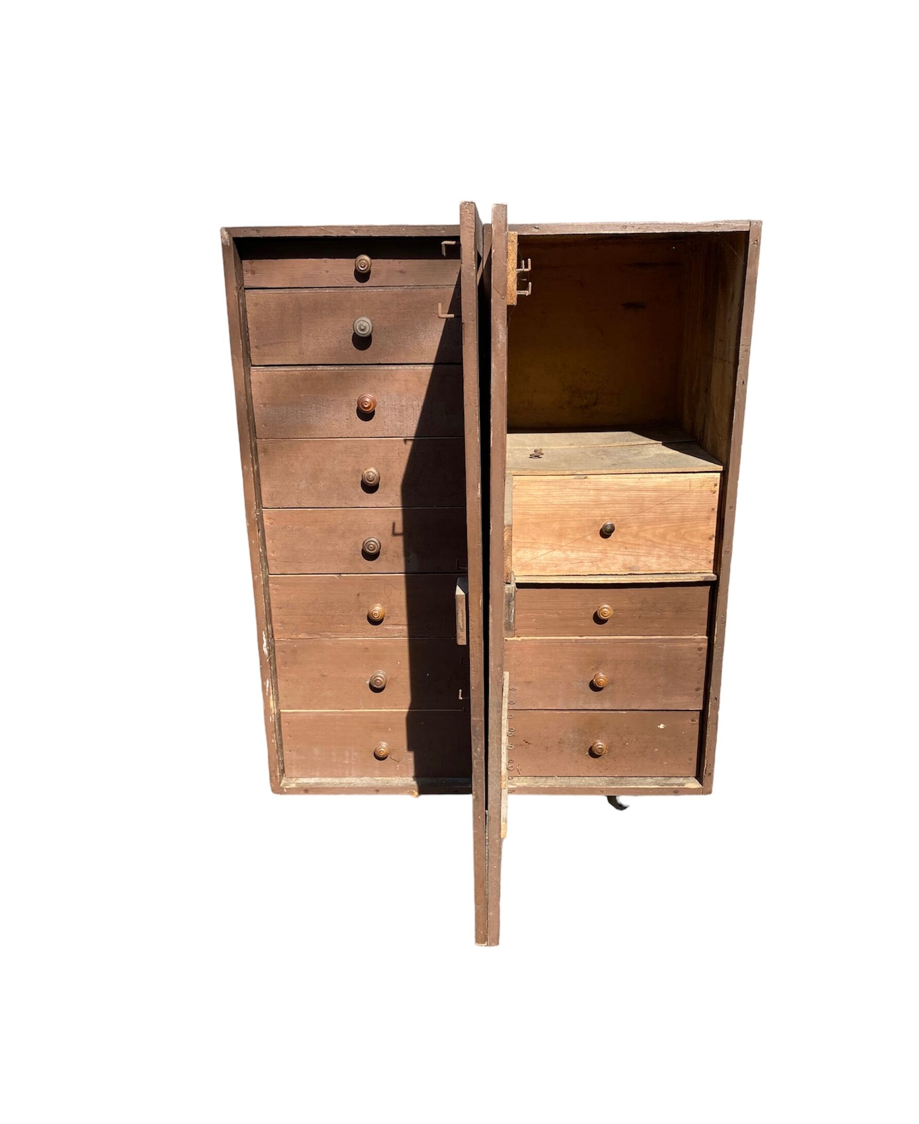 Drawer cabinet