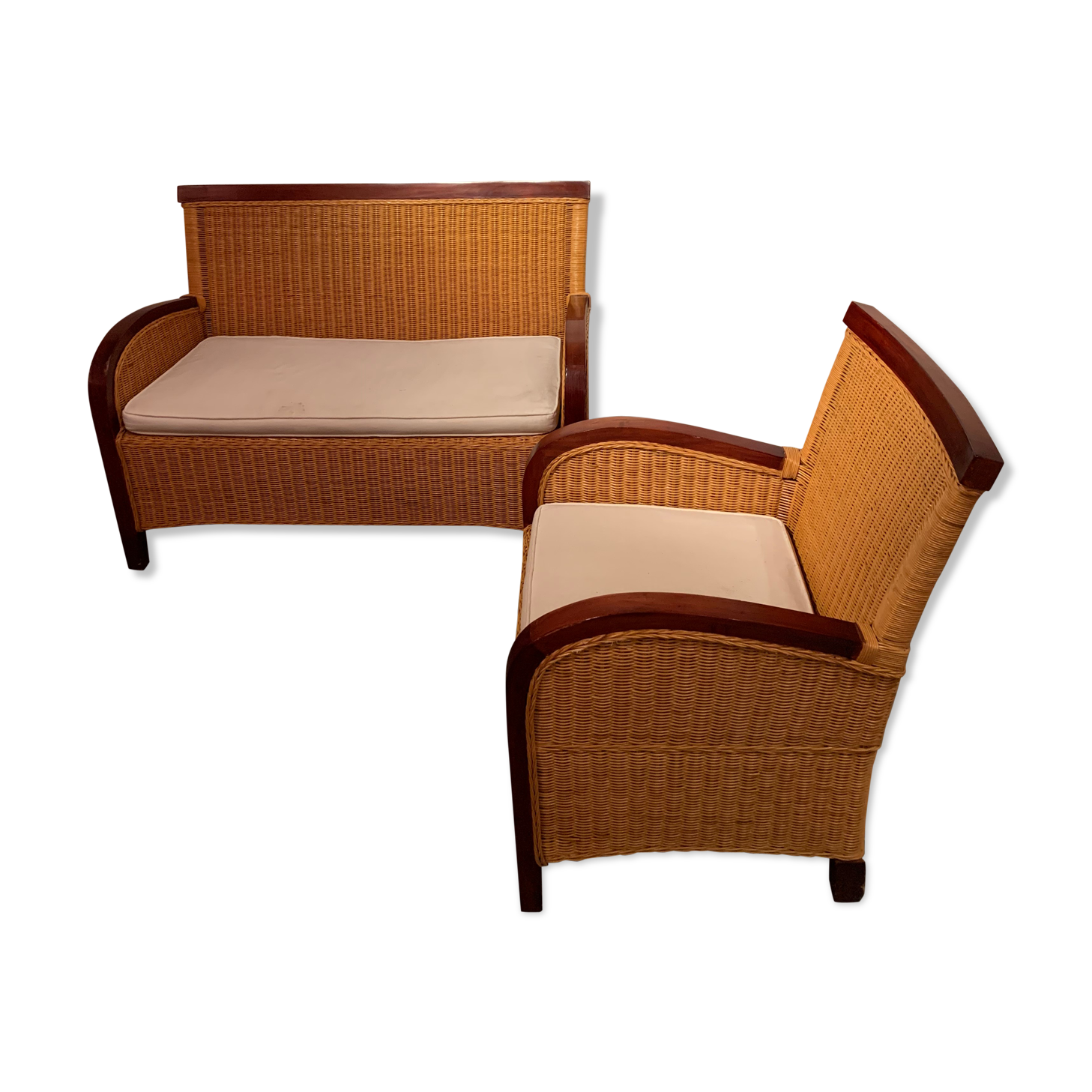 Lounge bench - a wicker chair