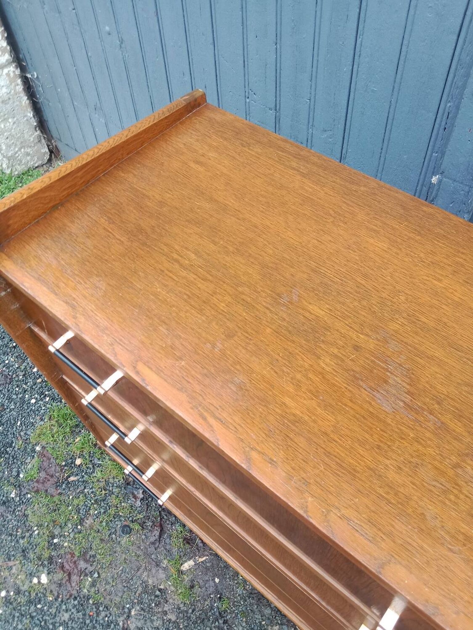 Commode vintage pieds compas