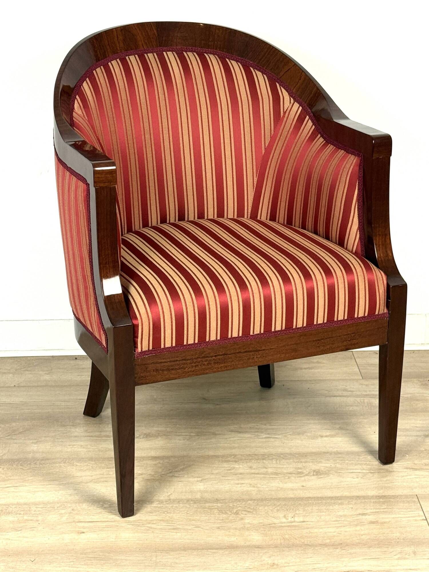 Elegant classic style armchair for the living room, walnut veneer and finished