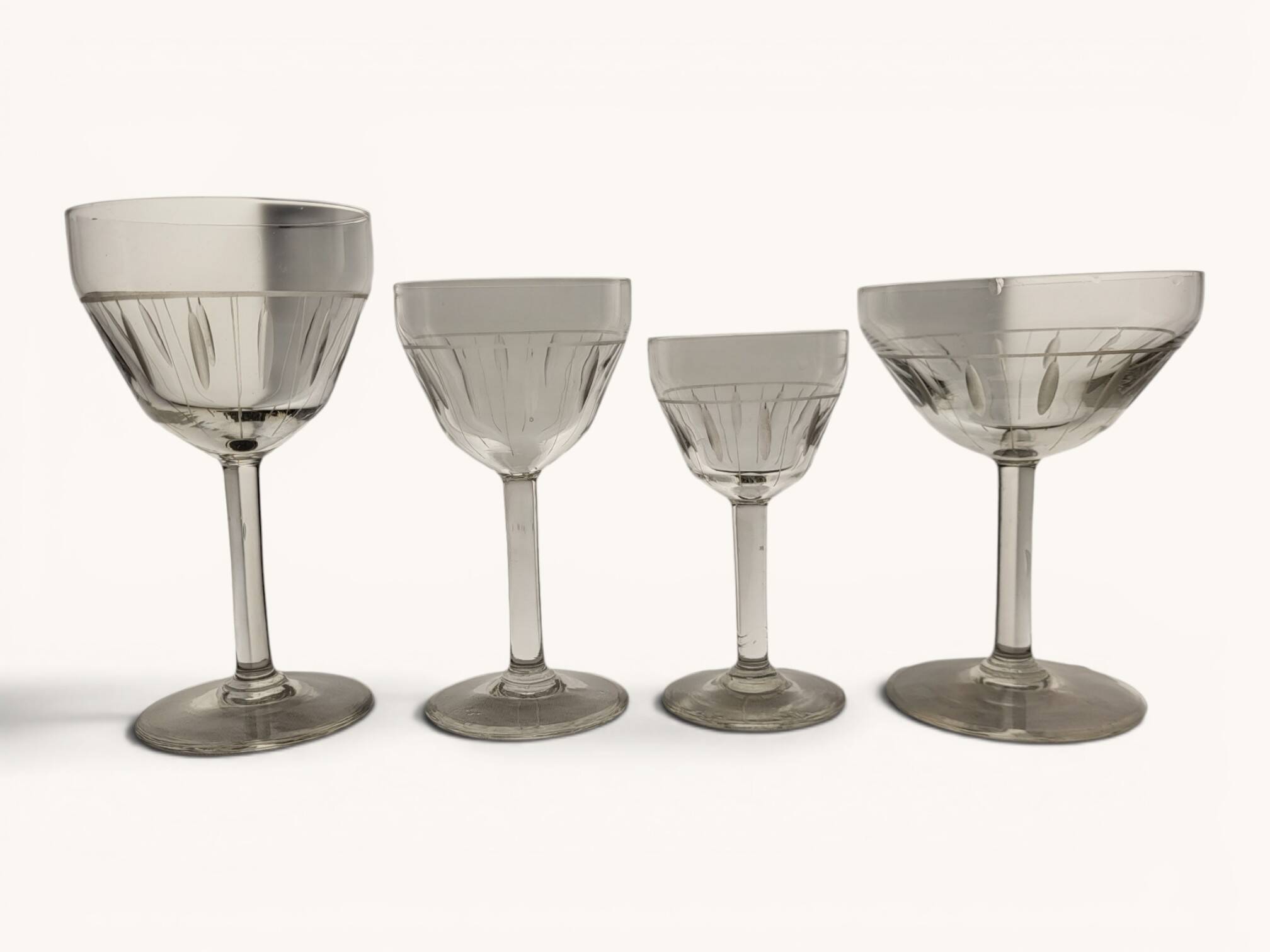 6 Art Deco red wine glasses