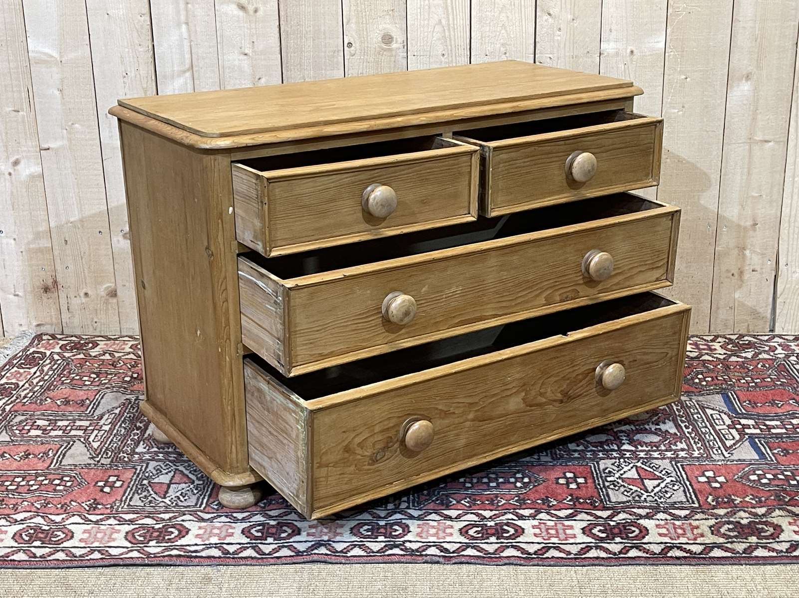 English chest of drawers of the nineteenth century in fir