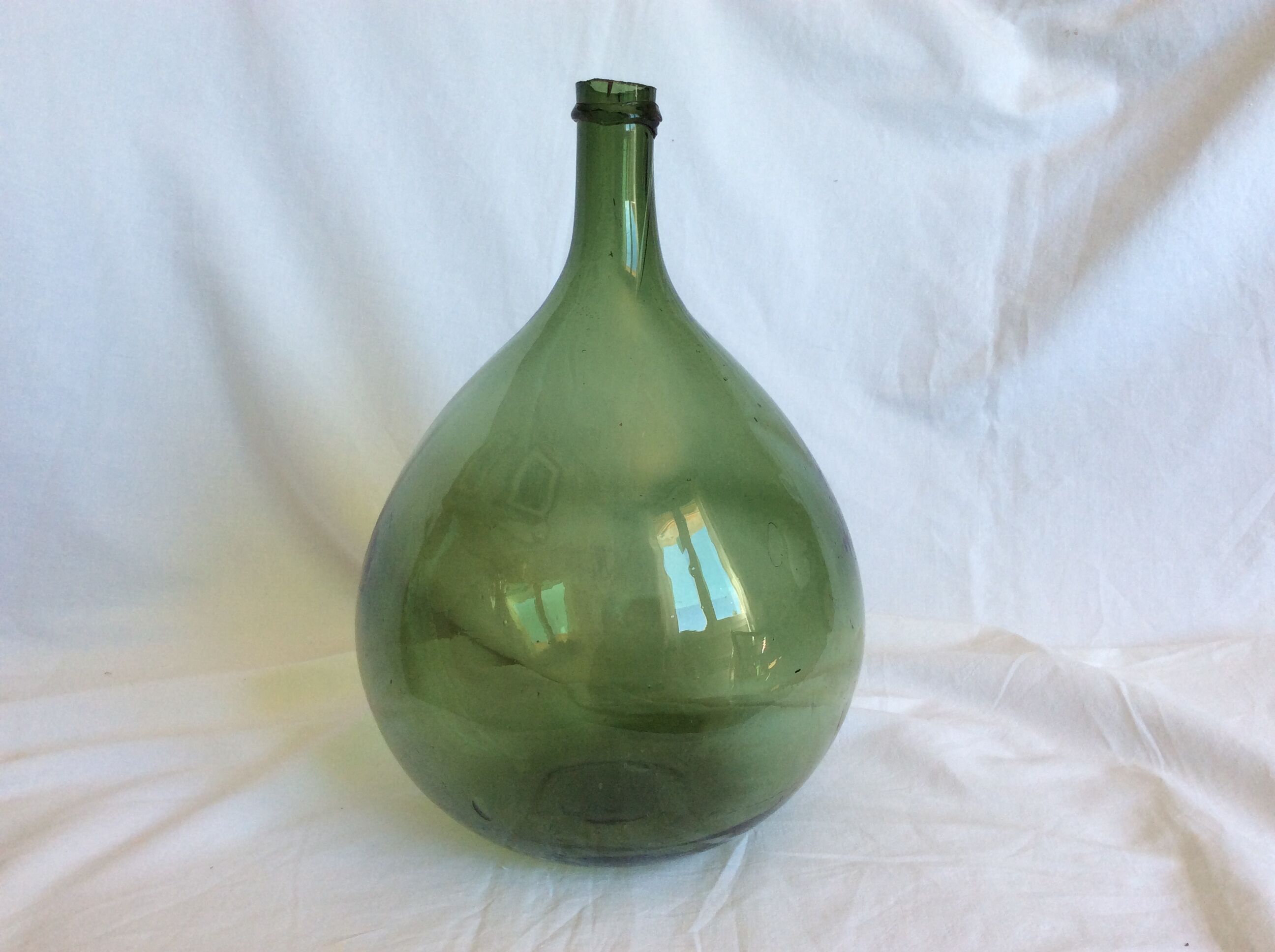 Former "lady jeanne" in blown glass, green bottle