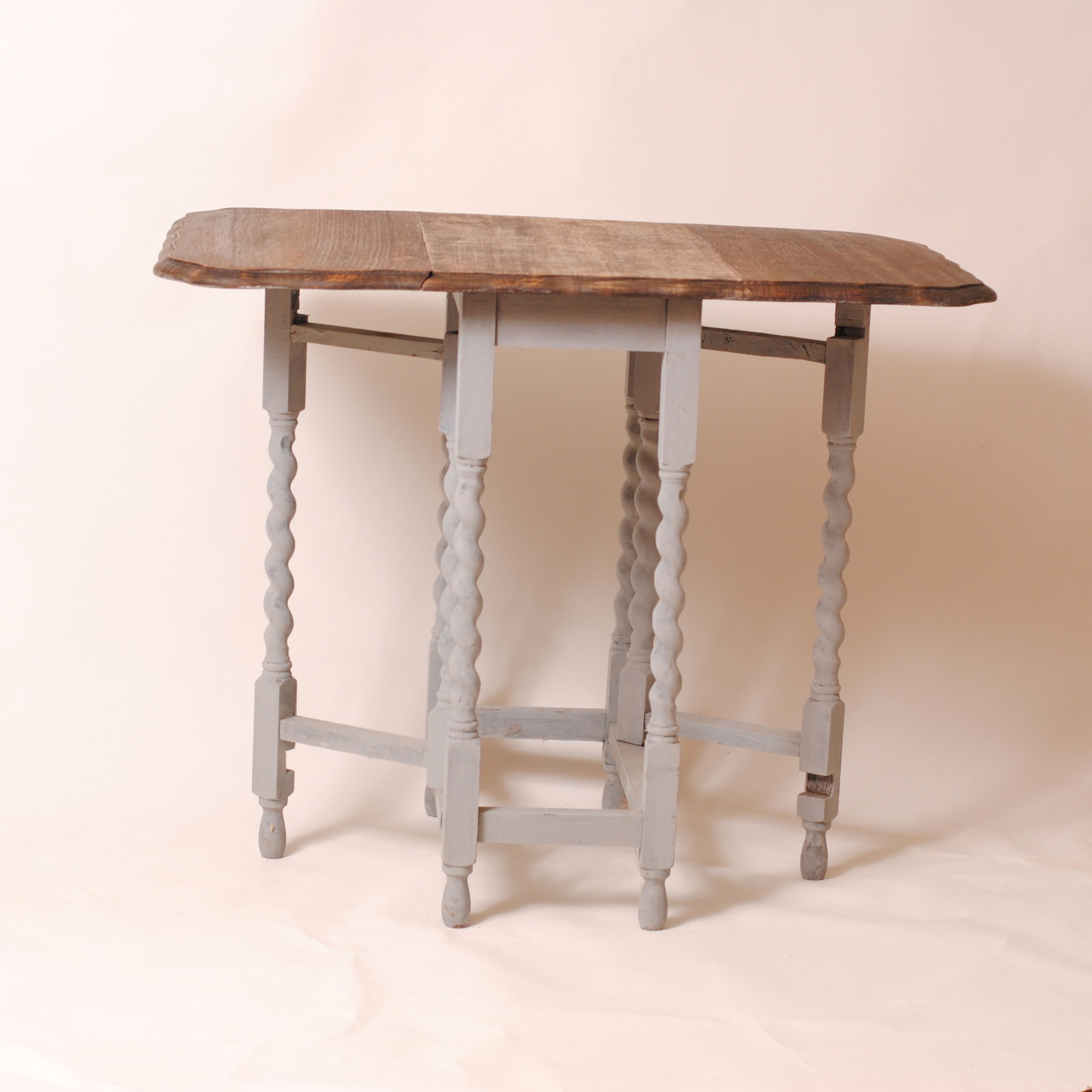 Farmhouse drop-leaf table