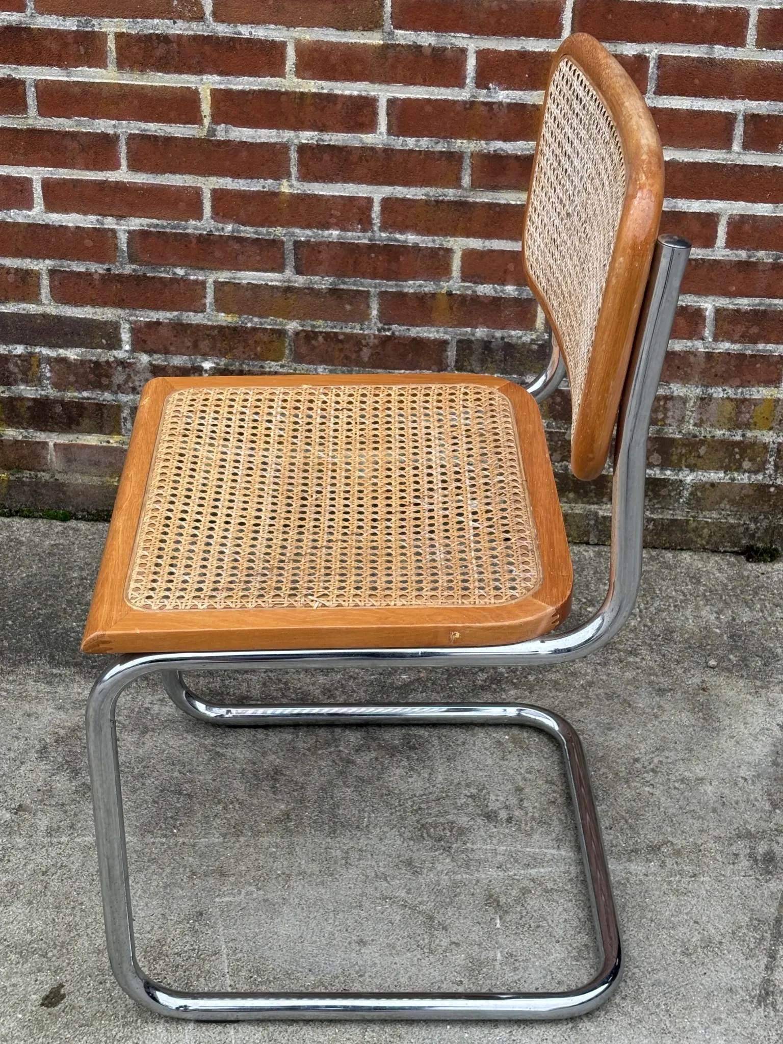 Chaise de design Cesca modèle B32 en chrome