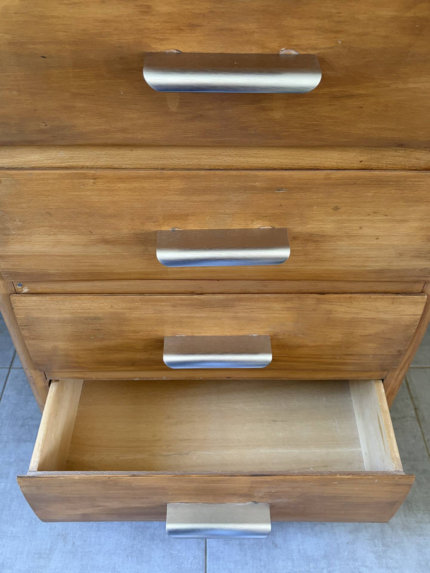 Vintage chest of drawers/commode from the 1960s.