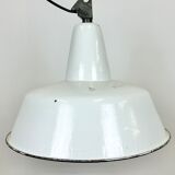 Suspension industrielle en émail blanc de Zaos, années 1960