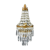 Applies glass tassels.