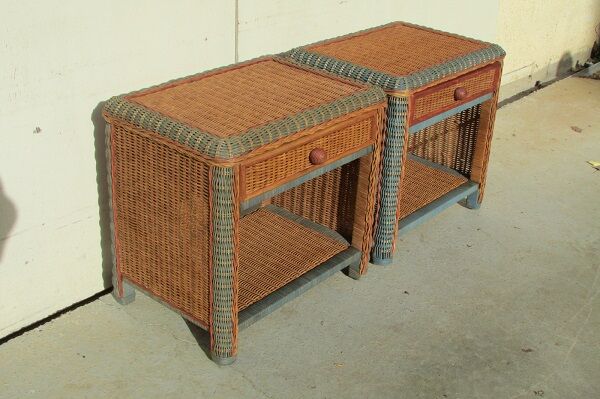 Pair of nightstands in braided rattan, colorized