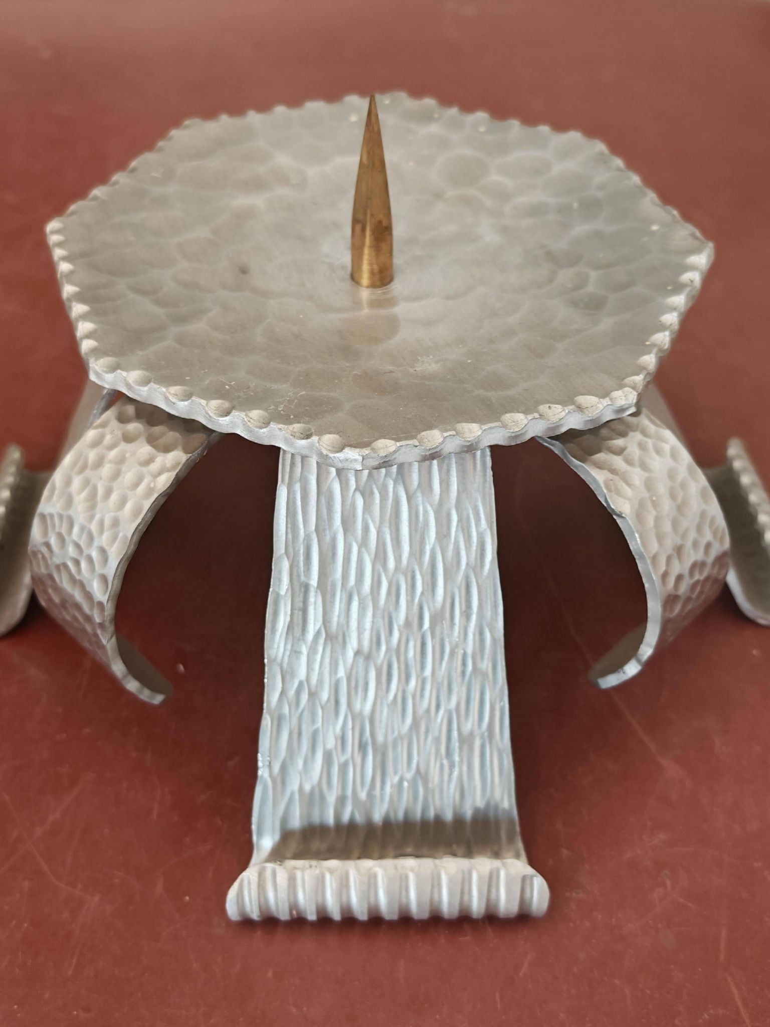 Paire de bougeoirs brutalistes en aluminium martelé, années 1970