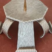 Paire de bougeoirs brutalistes en aluminium martelé, années 1970