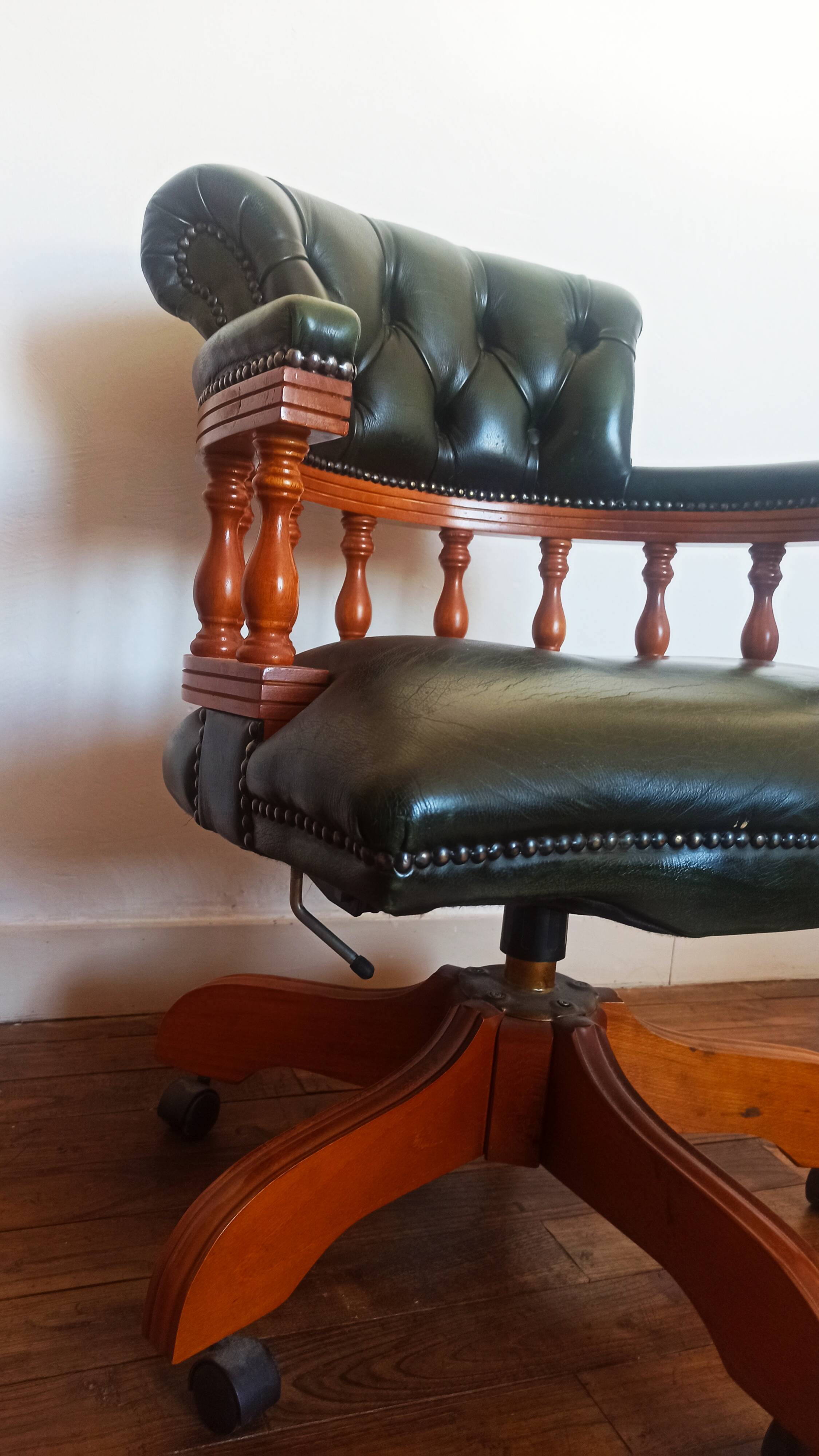 Office chair, swivel chair with wheels