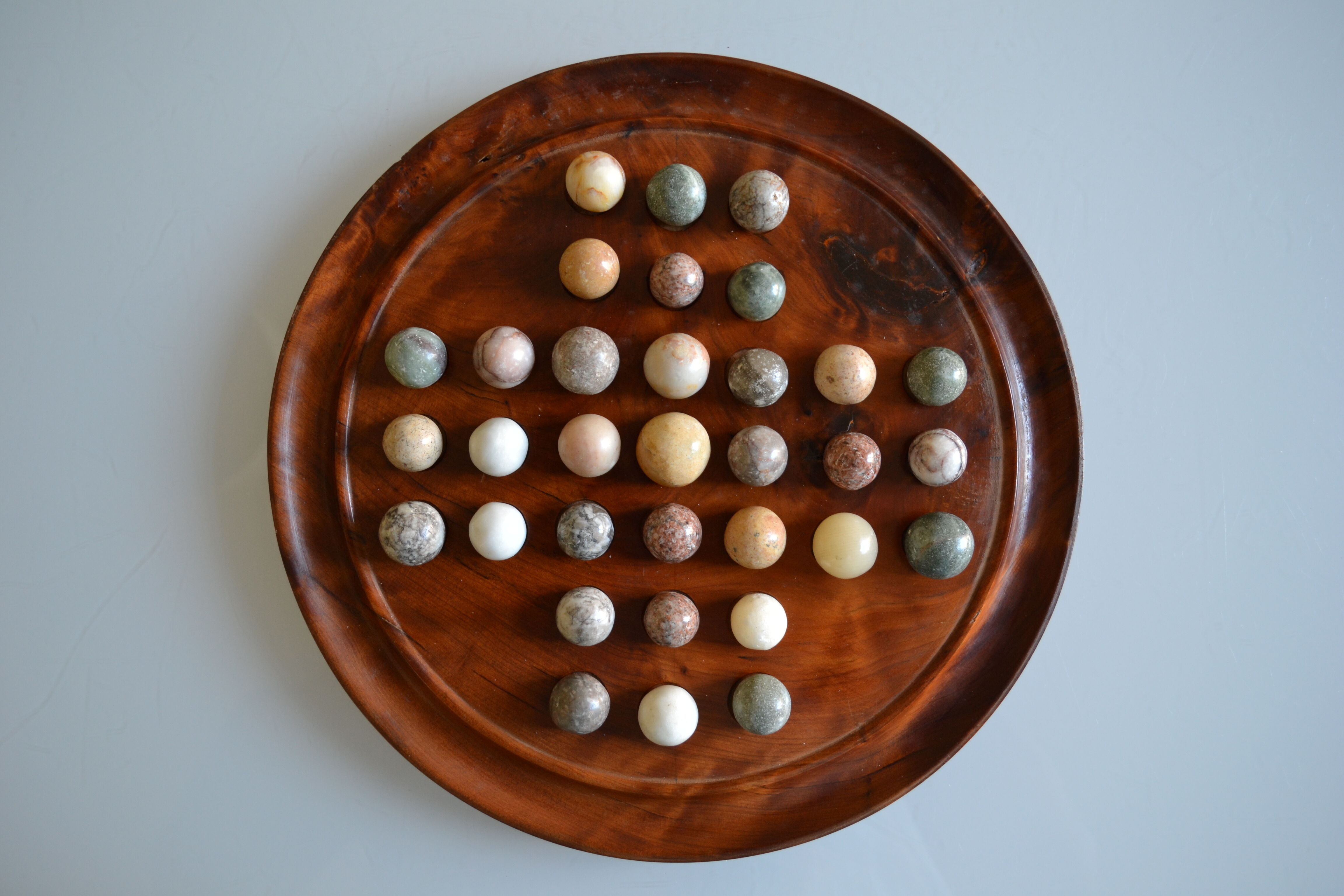 Solitaire game in exotic wood and semi-precious stones