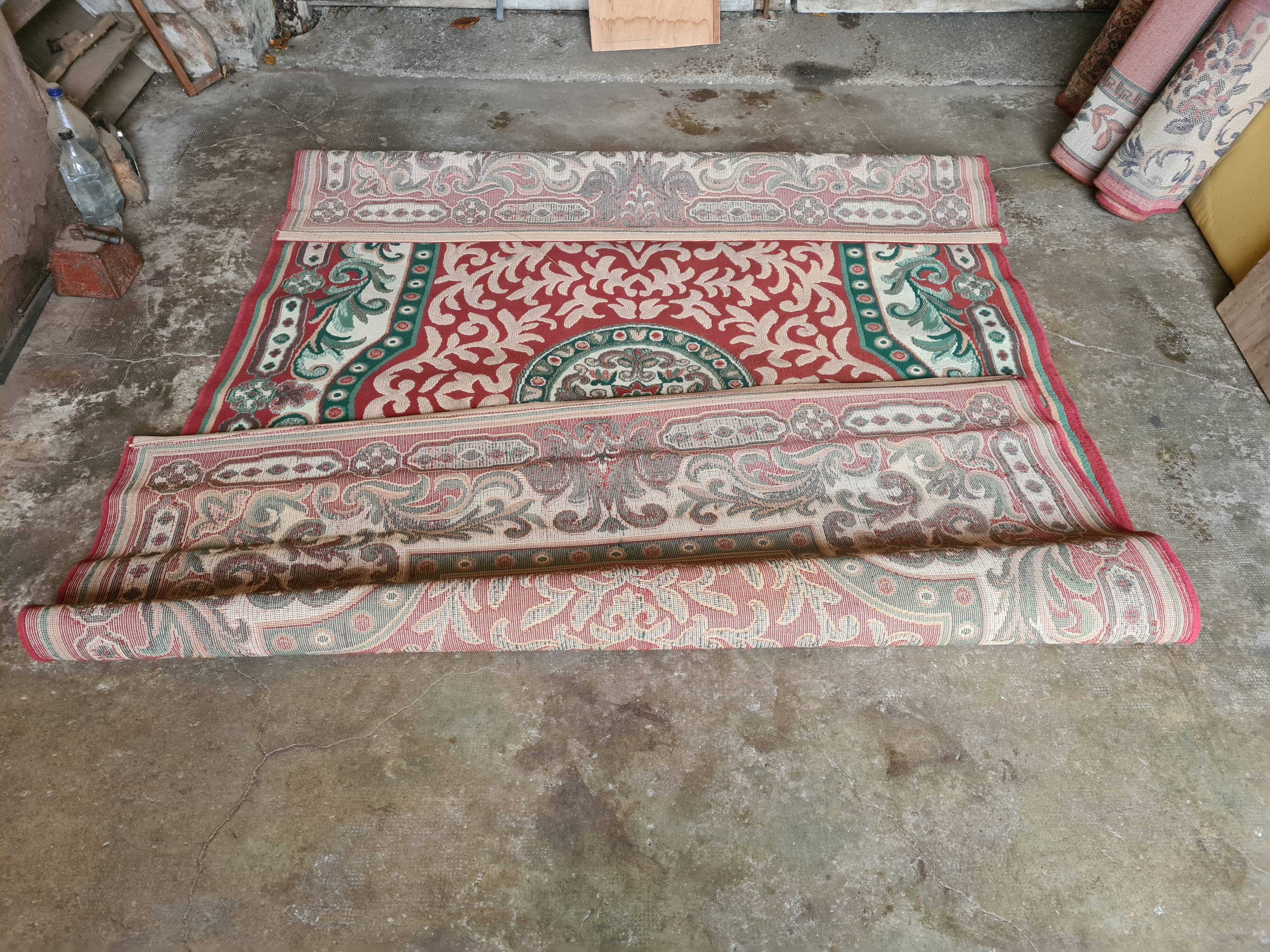 Vintage carpet 1m 82 x 2 m 72