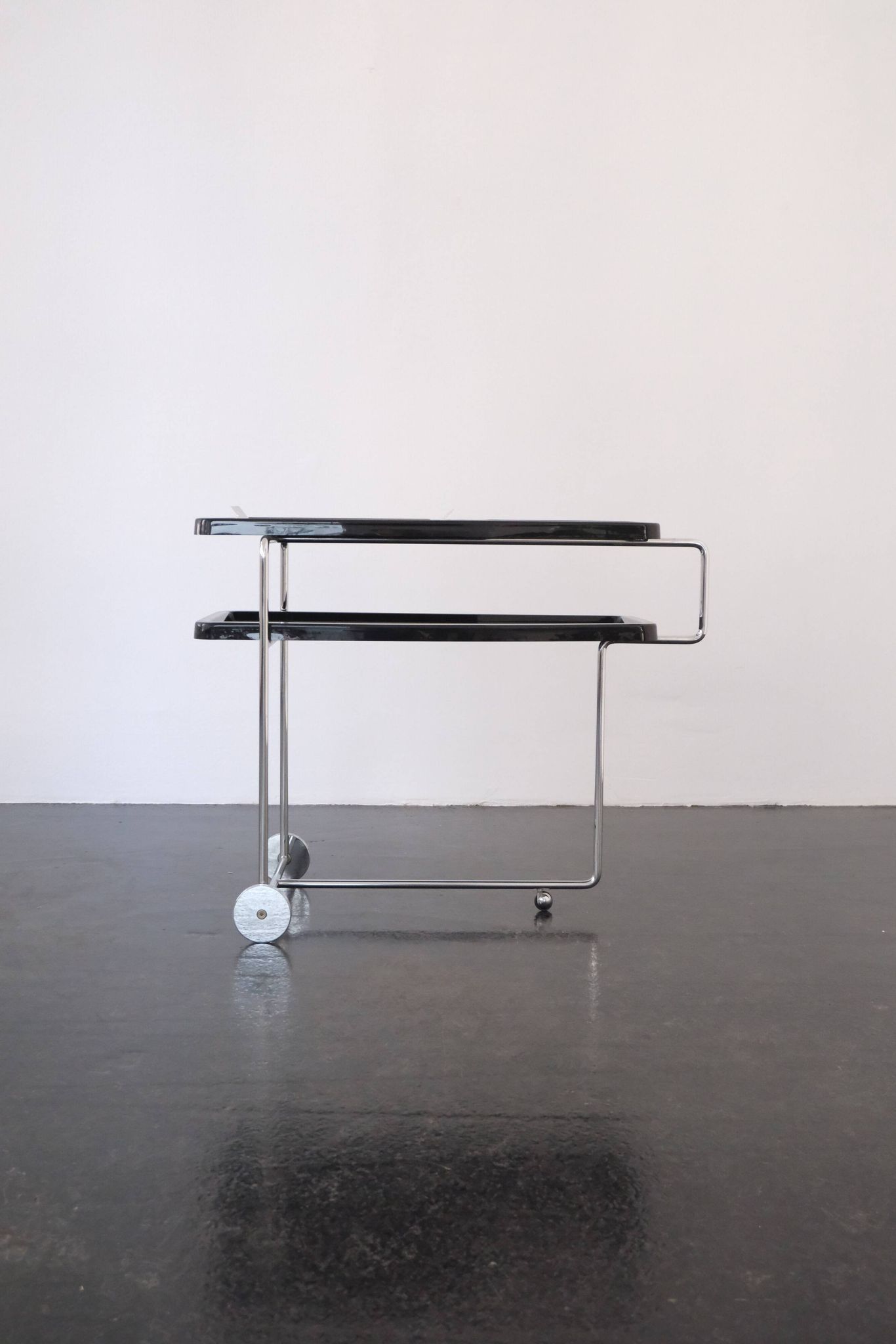 “Happy Hour” trolley by Alfredo Häberli / BD Barcelona