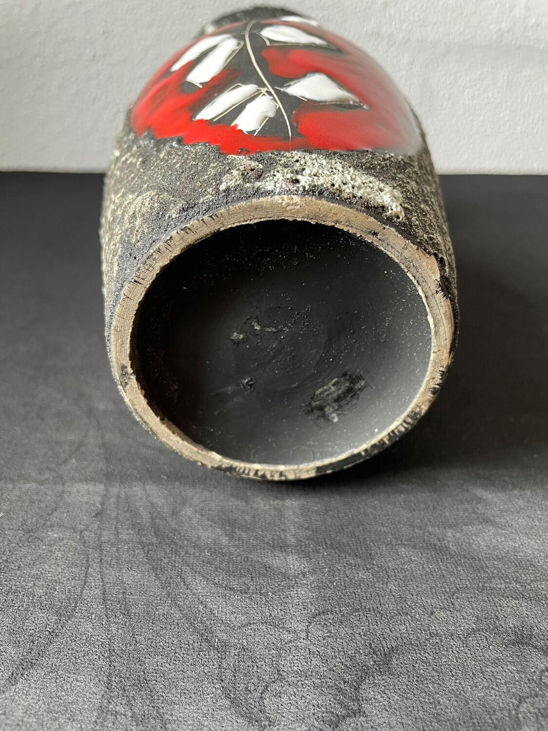 Fat lava vase San Marino Italy woman and floral pattern