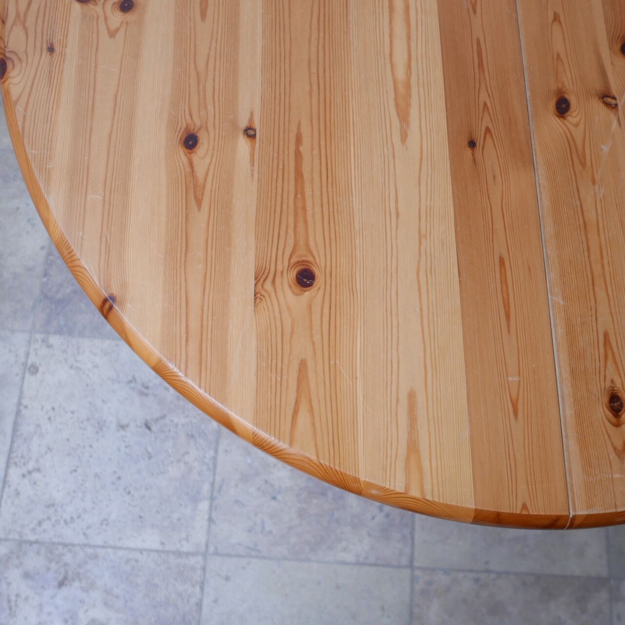 Table à manger hollandaise du milieu du siècle en pin