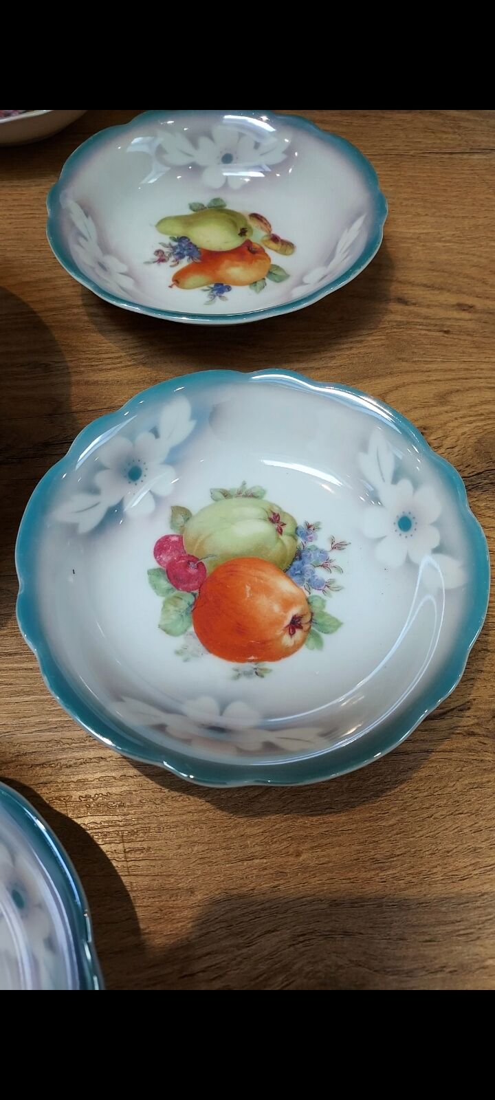 Salad bowl and its 8 cups