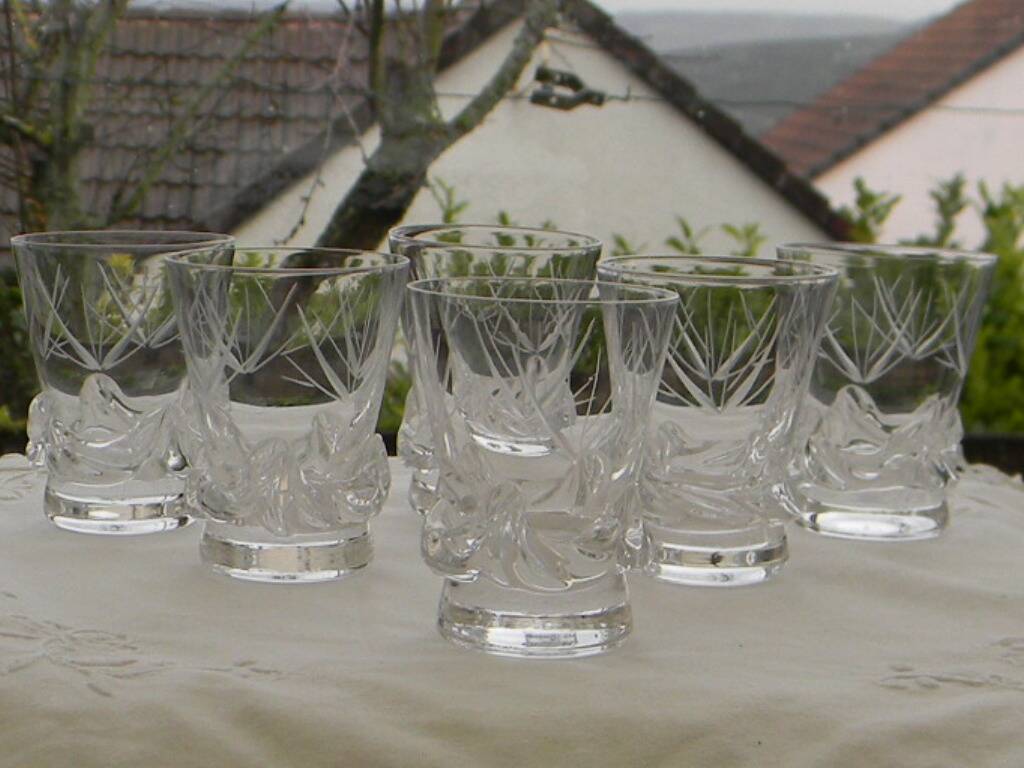 Set of 6 crystal liqueur glasses by daum. sorcy model.