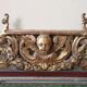 Fronton ancien en bois doré et sculpté du XIXe siècle