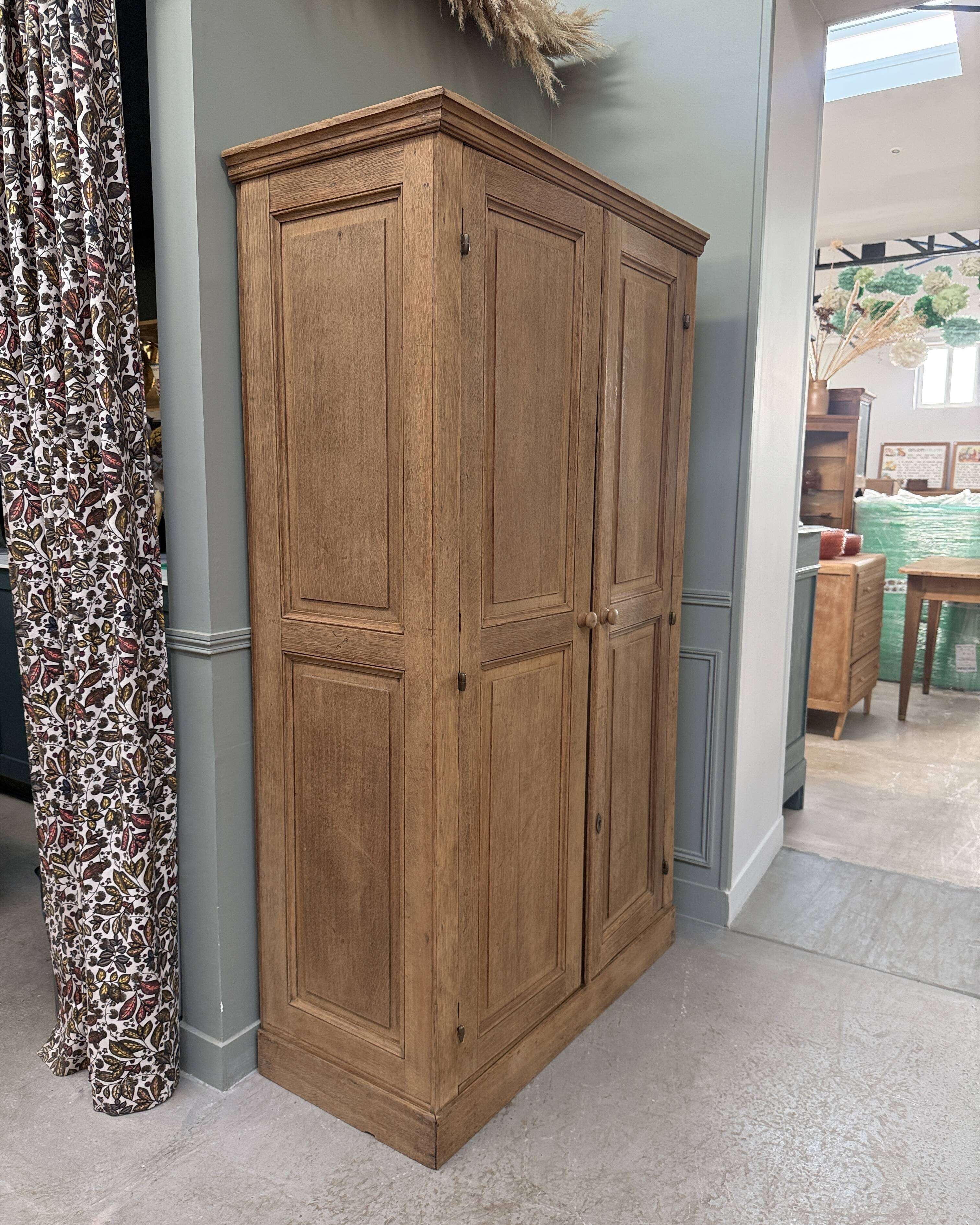Parisian oak wardrobe (renovated)