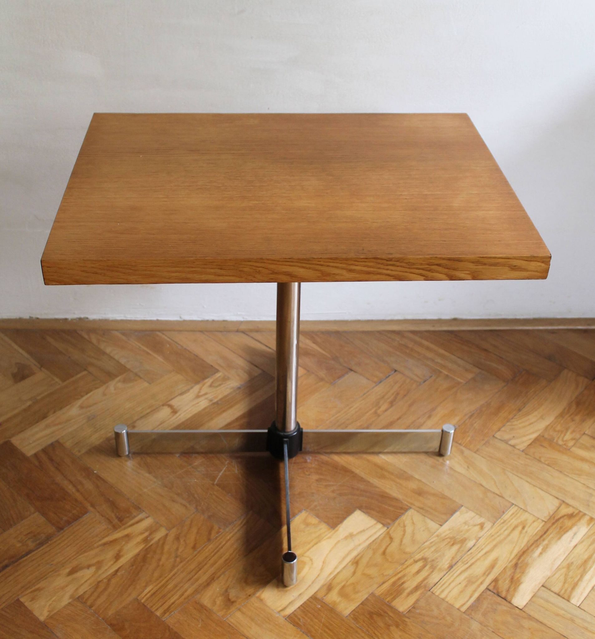 Table d'appoint pour téléviseur des années 1980