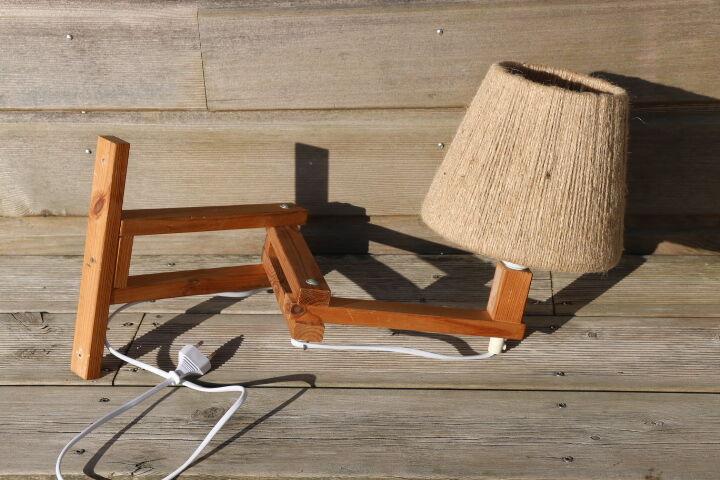 Wooden stem wall lamp