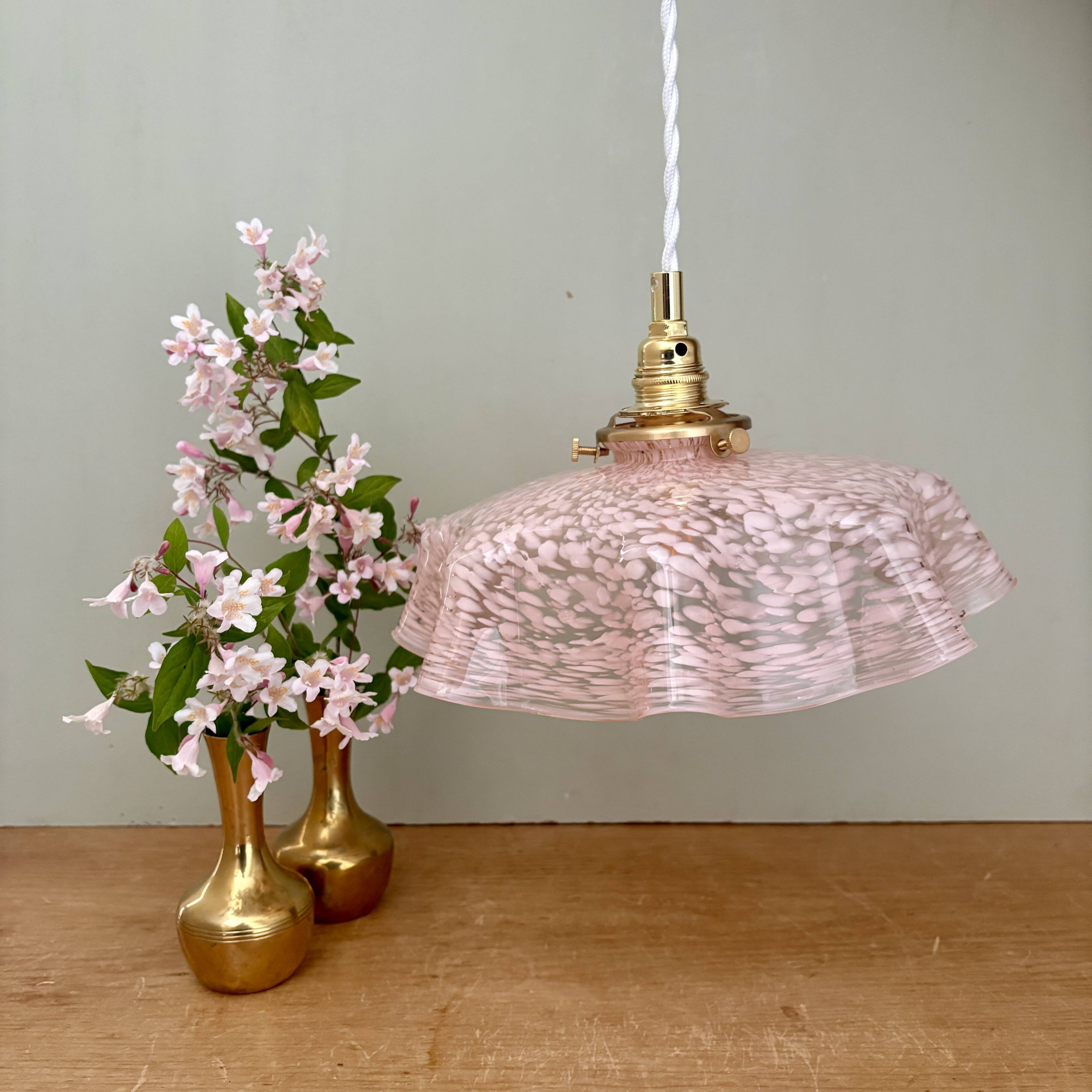Suspension, abat-jour ancien en verre de Clichy rose
