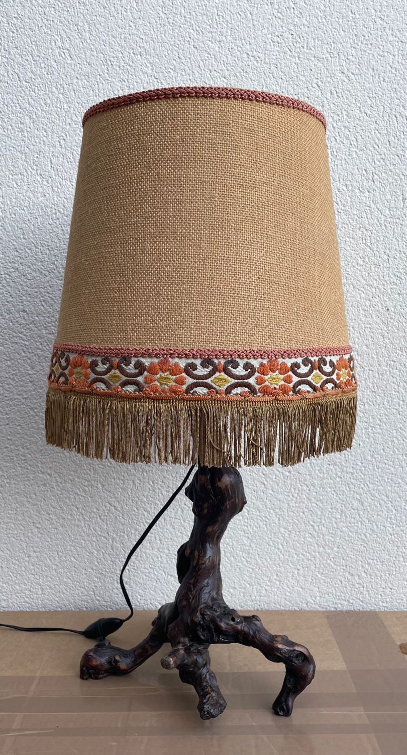 Lampe brutaliste pied de vigne