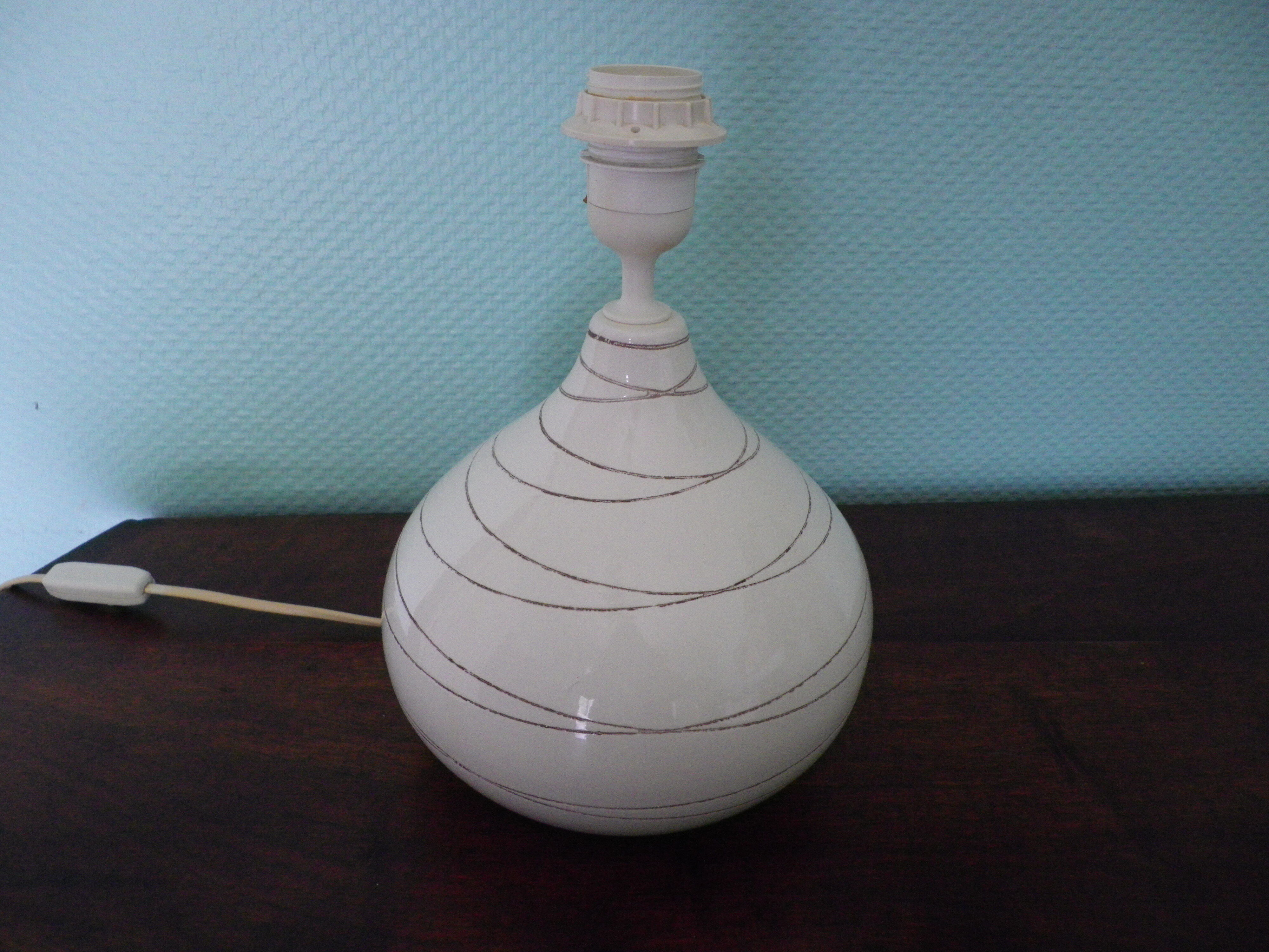 Enamelled ceramic lamp foot