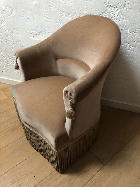 Beige velvet toad chair