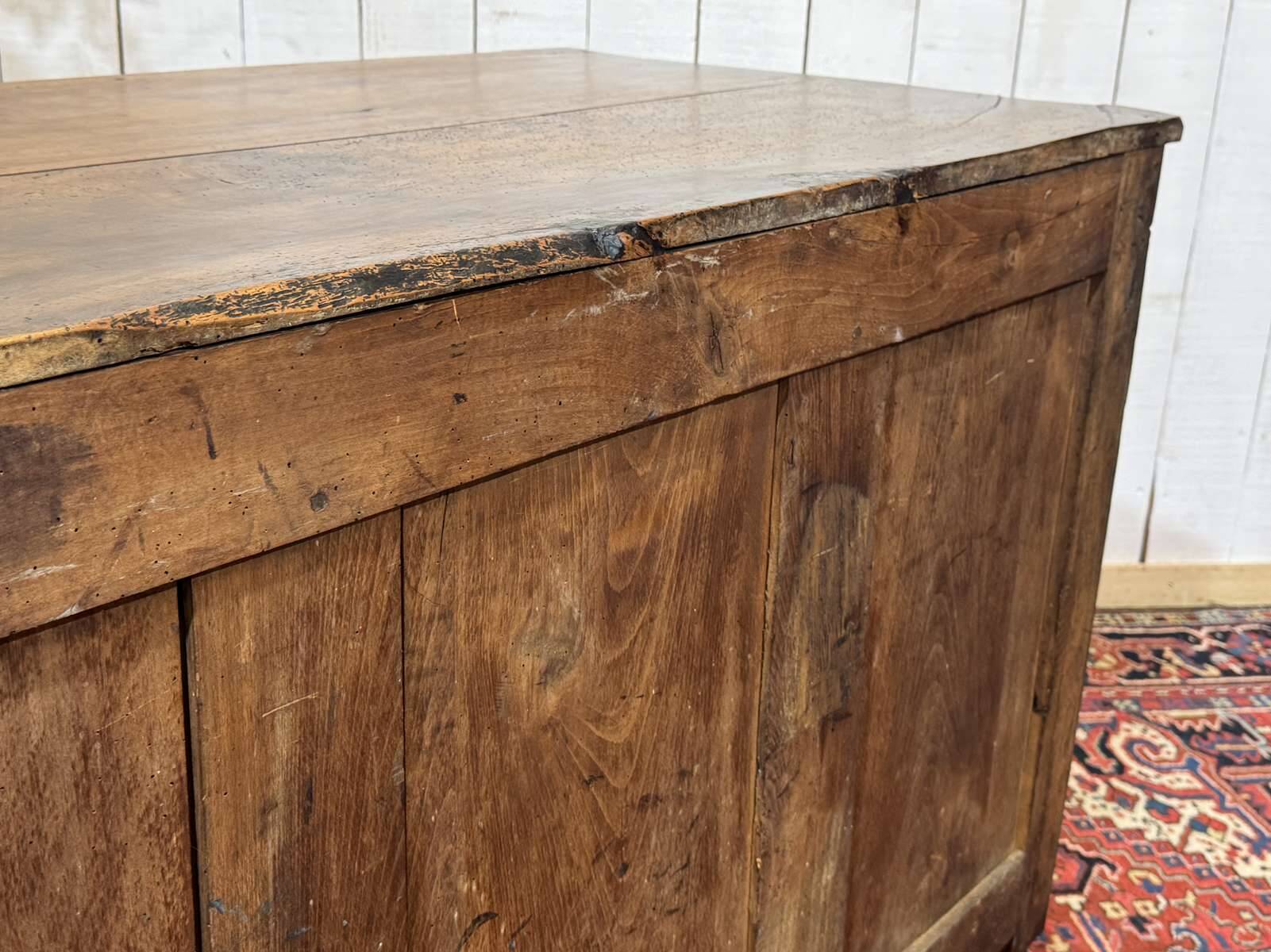 Louis XVI commode from the 18th century in walnut.