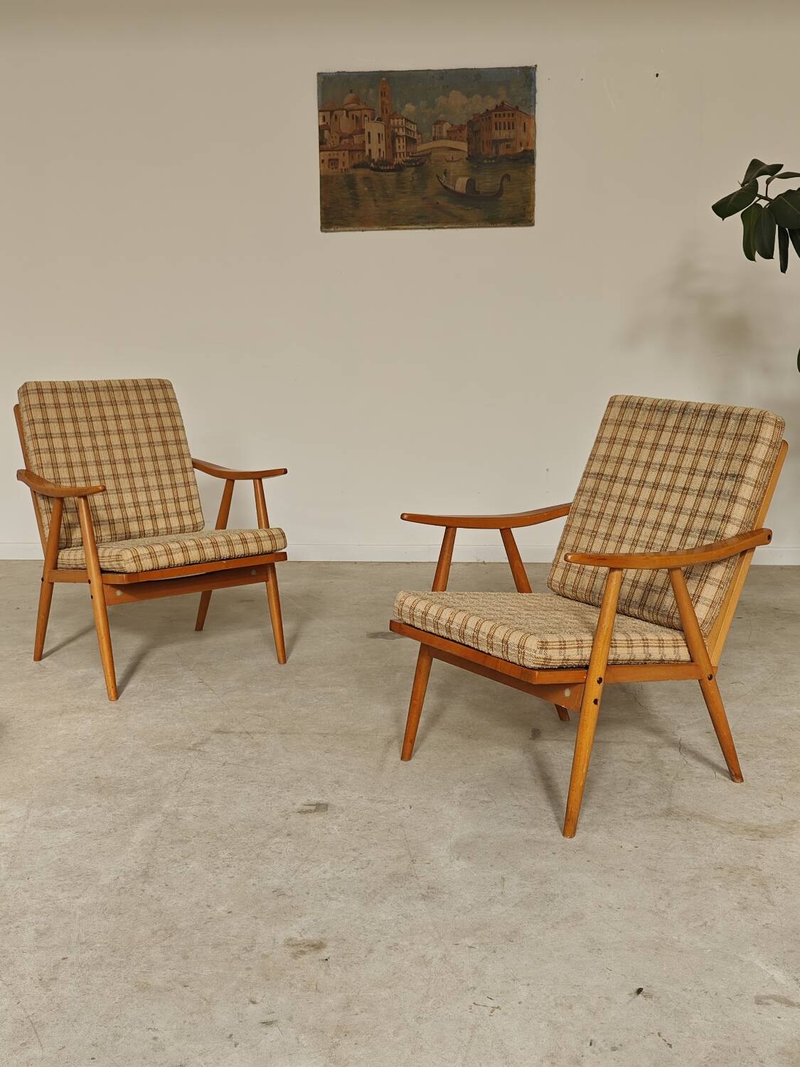 Pair of boomerang armchairs by antonin suman for ton (thonet)