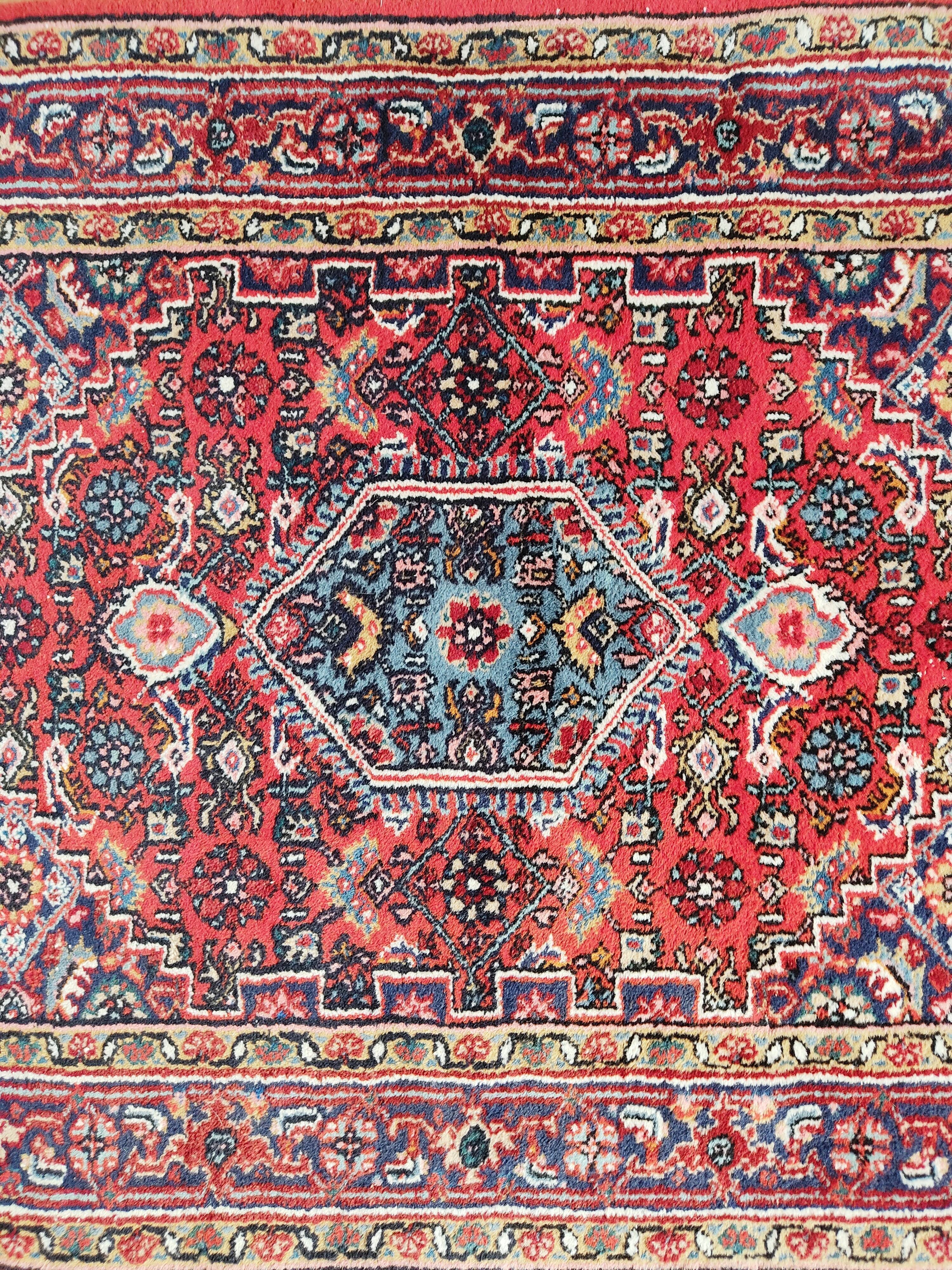 oriental carpet 104 x 73 cm