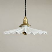 trio de suspensions en opaline crénelée