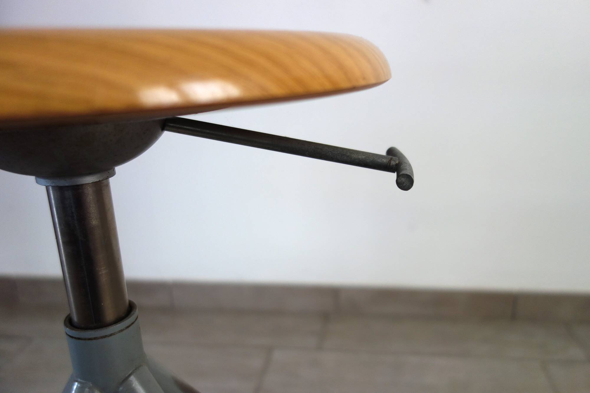 Tabouret industriel d'atelier BAO vintage