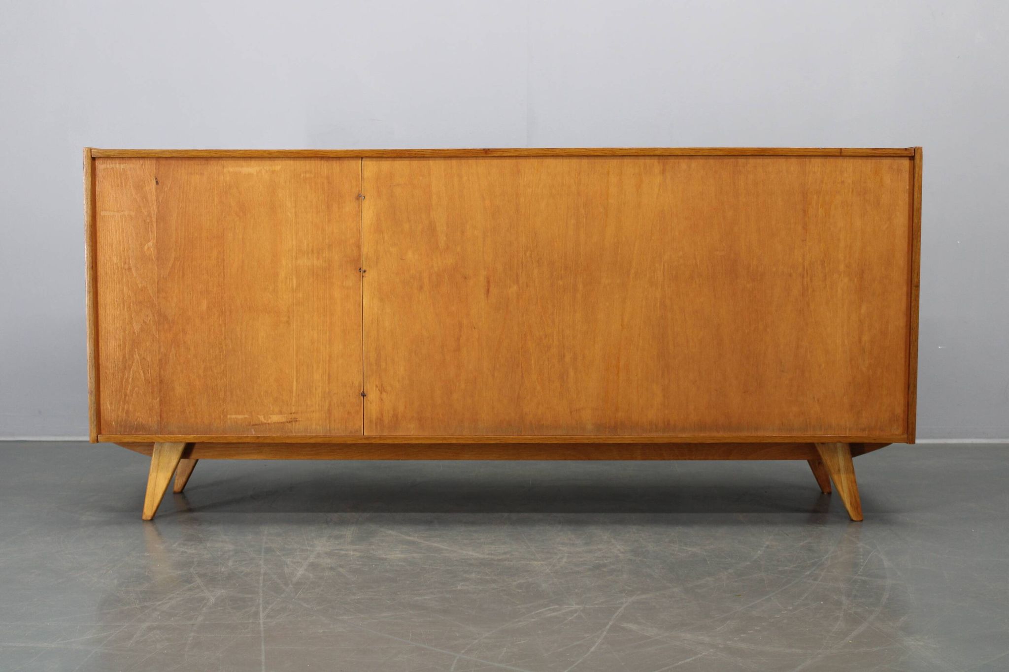Buffet des années 60 par Jiří Jiroutek, Tchécoslovaquie.