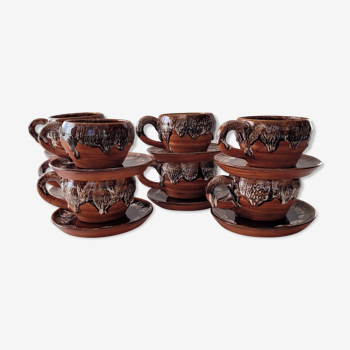 Set of 8 cups and under sliding enamel cups