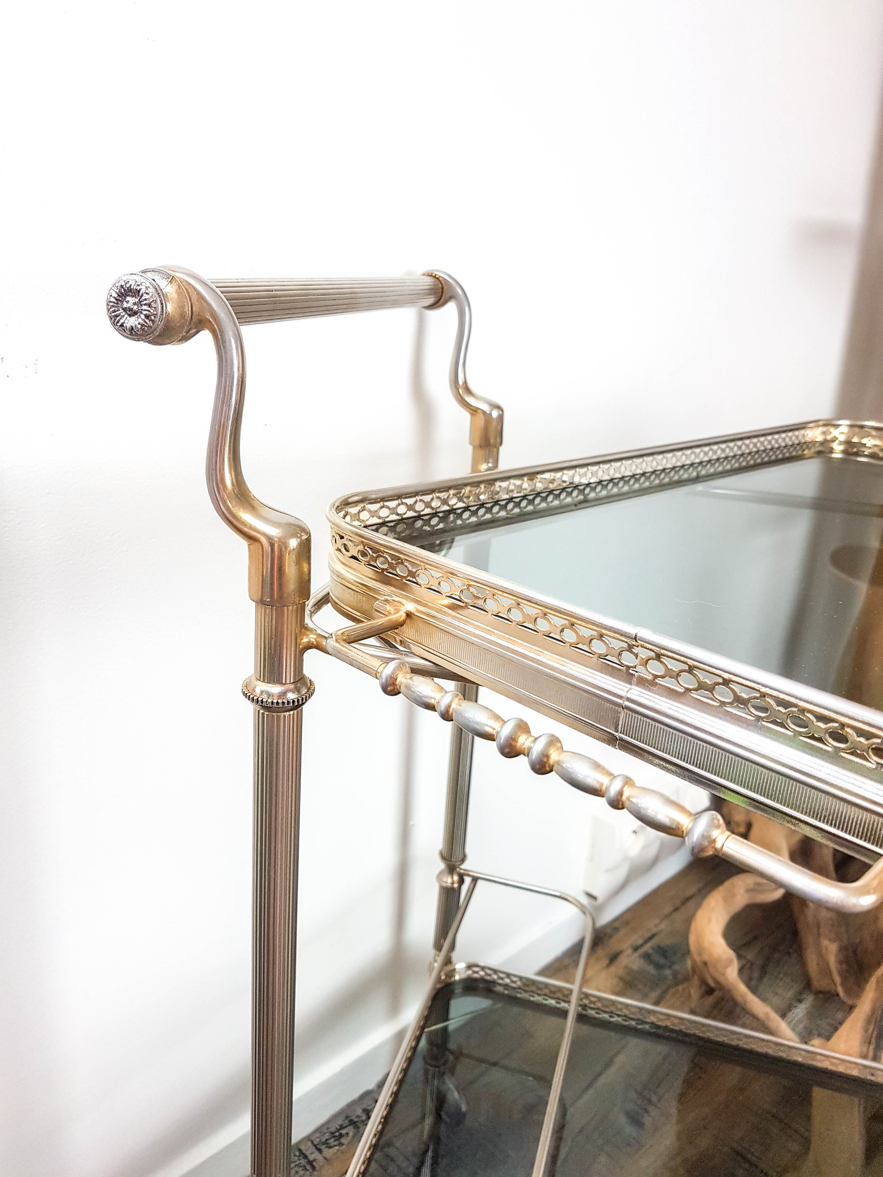 Golden neoclassical dessert