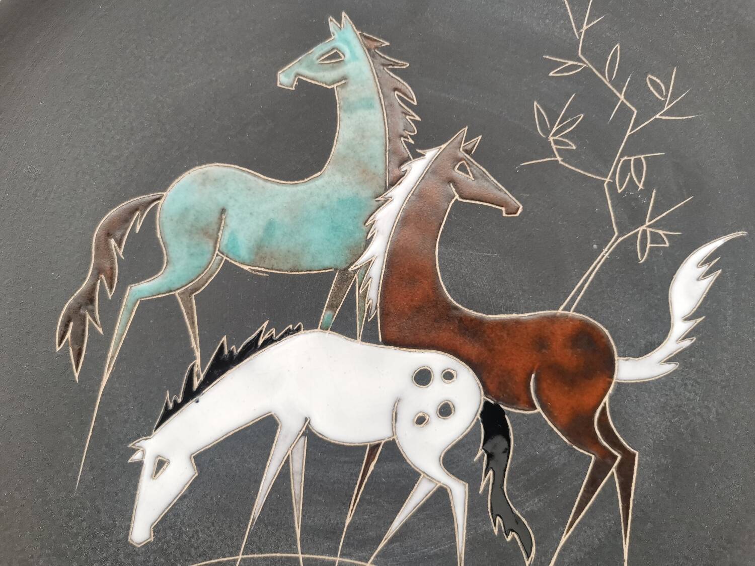 Assiette décorative vintage Ruscha « Trois chevaux »