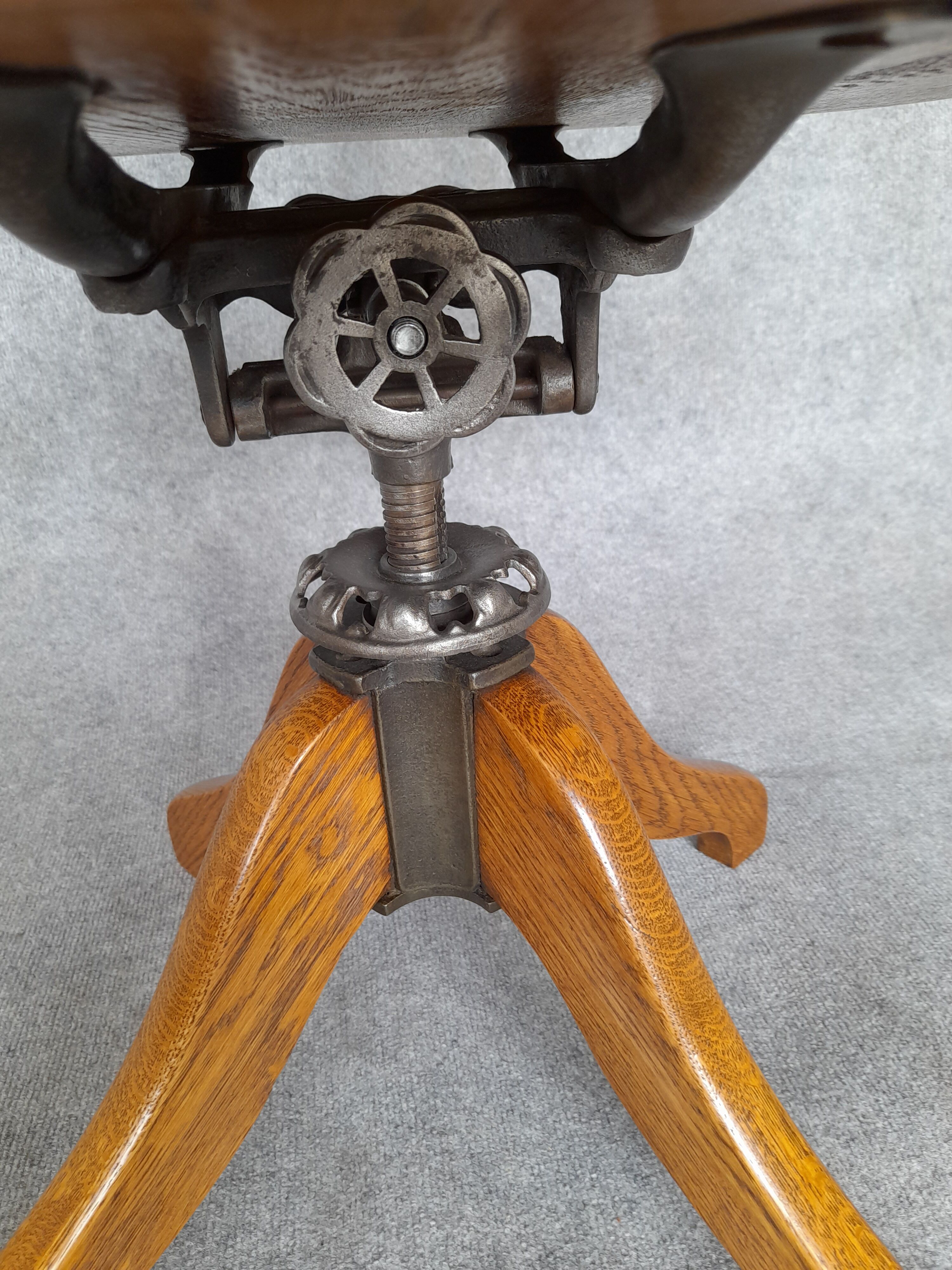 1940 american rotating desk chair